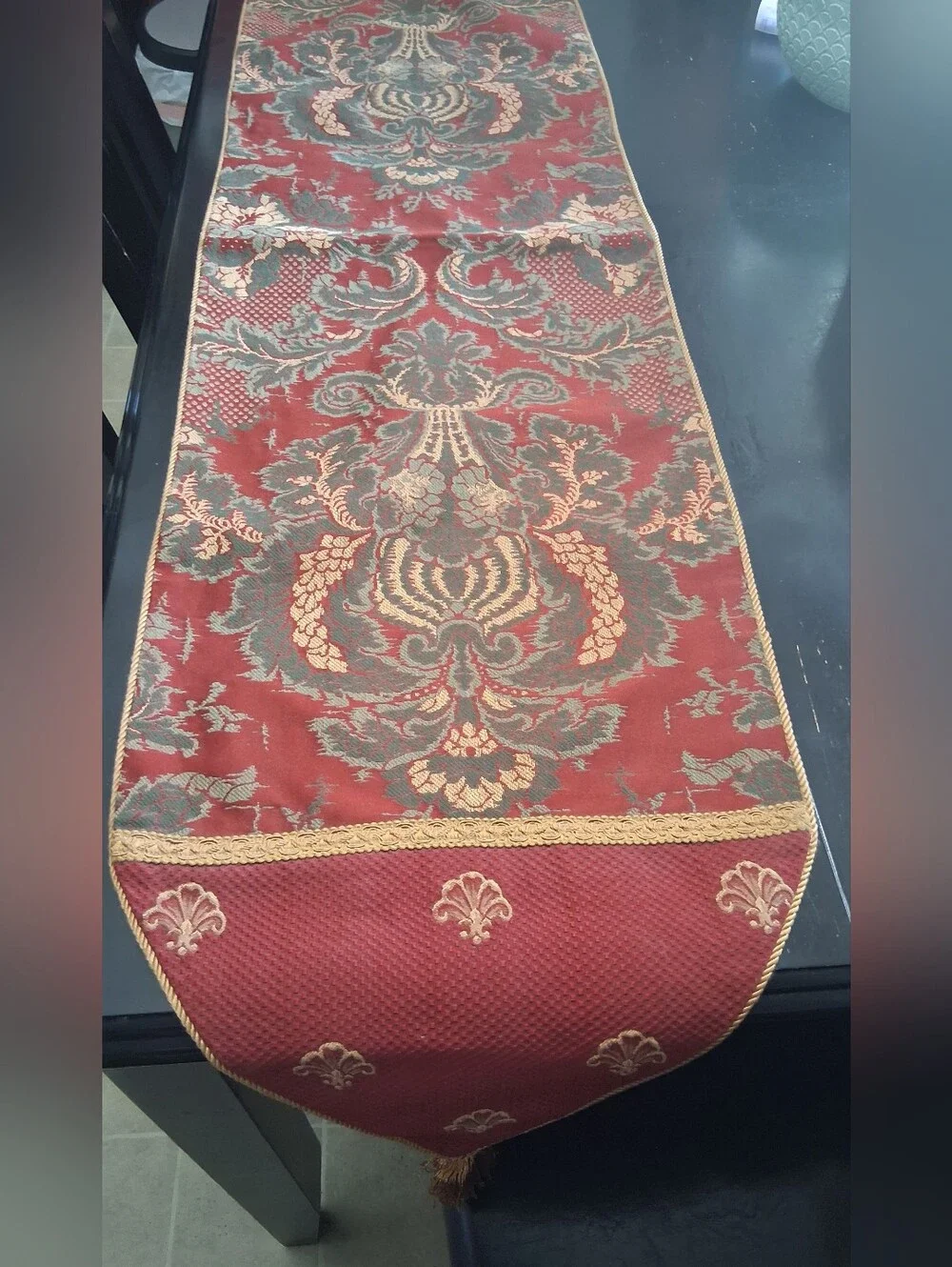 Traditional Damask Table Runner      17